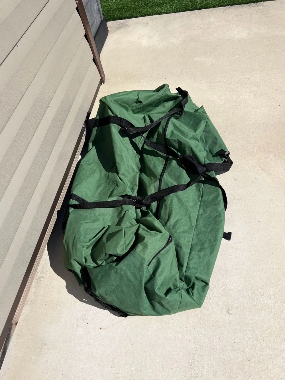 Green Heavy-Duty Duffel Bag for Men